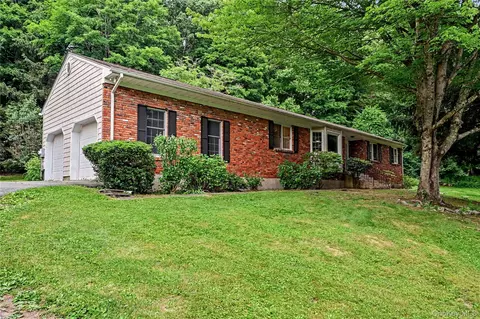33 Sabbathday Hill Rd, Lewisboro, NY 10590