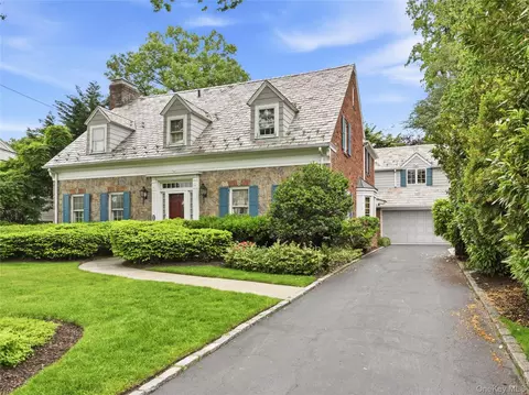 61 Mason Dr, North Hempstead, NY 11030