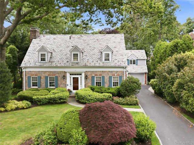 61 Mason Dr, North Hempstead, NY 11030