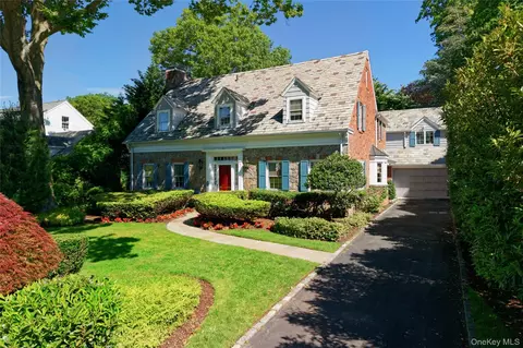 61 Mason Dr, North Hempstead, NY 11030