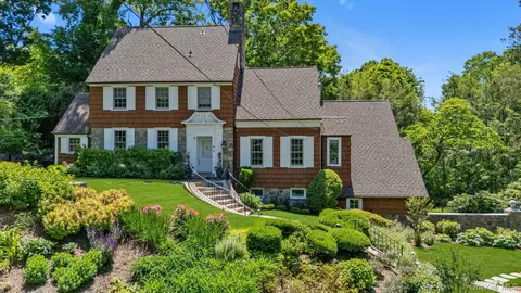 74 Litchfield Rd, North Hempstead, NY 11050