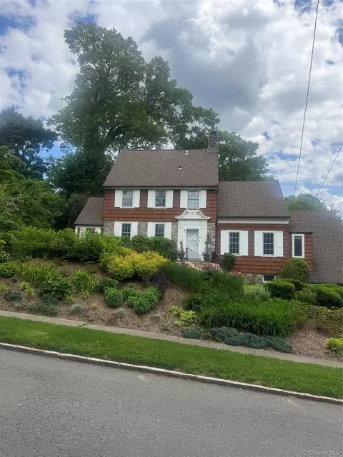74 Litchfield Rd, North Hempstead, NY 11050