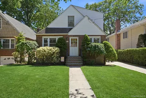 154 Cypress St, Floral Park, NY 11001