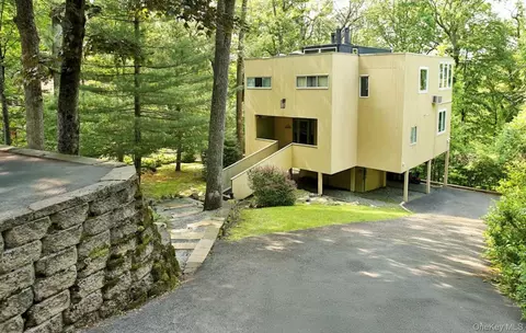 162 Fawn Hill Rd, Tuxedo, NY 10987