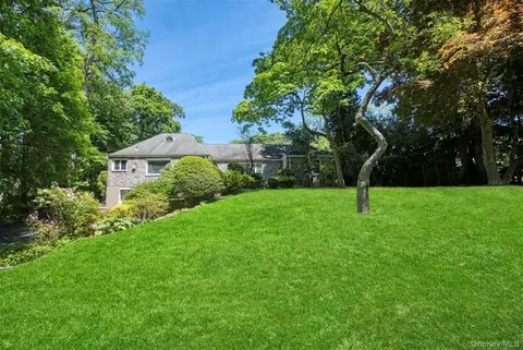 49 The Birches, North Hempstead, NY 11576