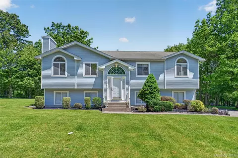 4 Sequoia Trl, Highland Mills, NY 10930
