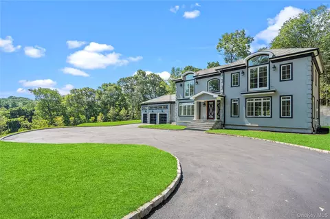 23 Woodbury Rd, Woodbury, NY 11797