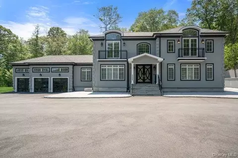 23 Woodbury Rd, Woodbury, NY 11797