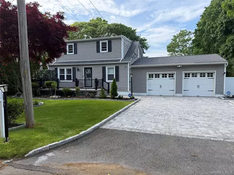 147 Baybright Dr E, Shirley, NY 11967