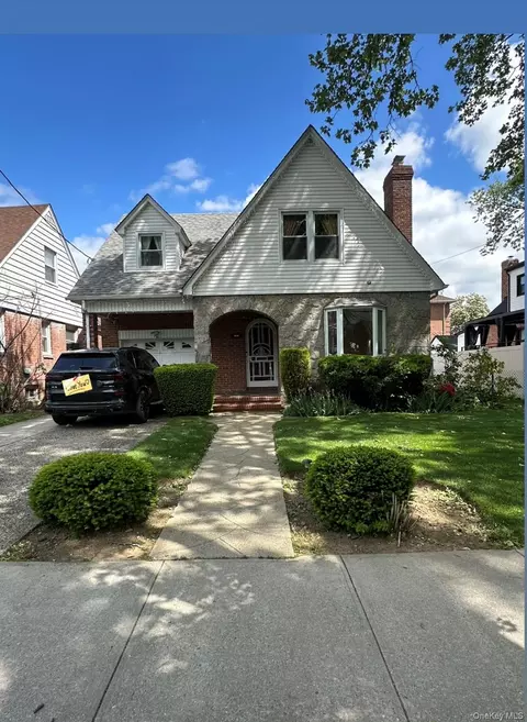 16411 67th Ave, New York, NY 11365