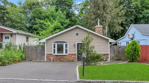 30 Harding Rd, Lake Ronkonkoma, NY 11779