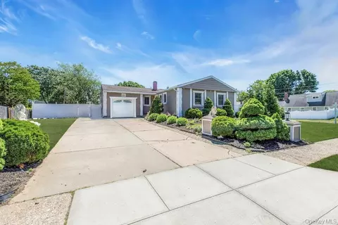 49 Miller Ave, Port Jefferson Station, NY 11776