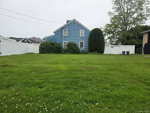 107 Eden Ave, Massapequa Park, NY 11762