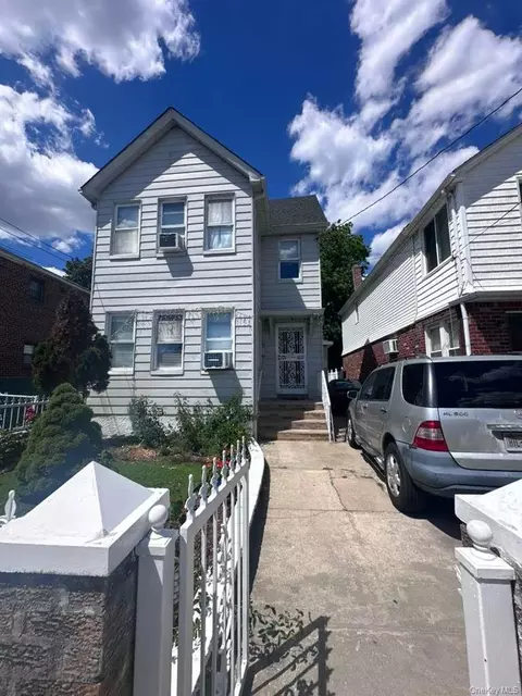 18811 Dunkirk Dr, New York, NY 11412