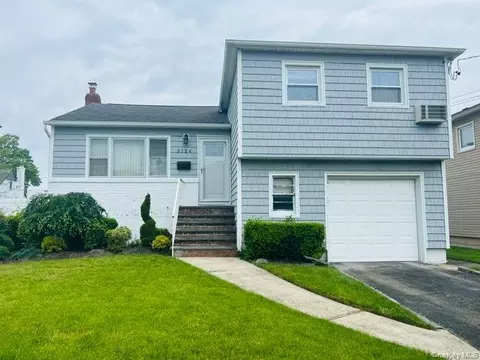 3124 Benjamin Rd, Oceanside, NY 11572