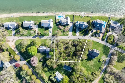 1115 Willow Terrace Ln, Southold, NY 11957