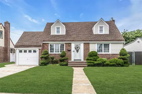 178 Guildford Ct, West Hempstead, NY 11552