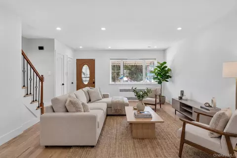 1061 E 218th St, New York, NY 10469