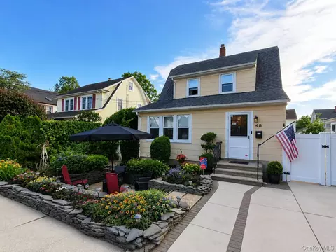 48 Poplar St, West Hempstead, NY 11552