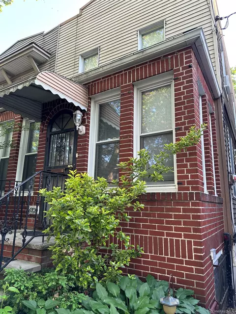 68-20 65 St, New York, NY 11385