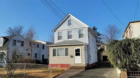 243 Allen St, Lawrence, NY 11559