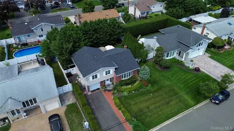 39 Brewster Rd W, Massapequa, NY 11758