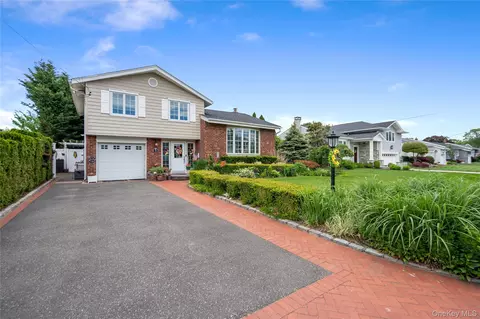 39 Brewster Rd W, Massapequa, NY 11758