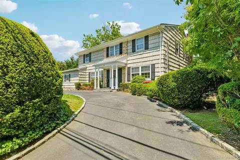 100 Hewlett Neck Rd, Woodmere, NY 11598