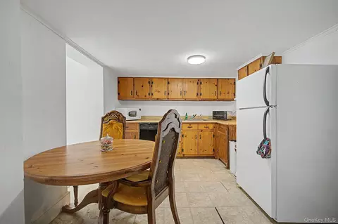 Kitchen - 121 Putnam Dr, Kent, NY 10512 photo 3 of 3