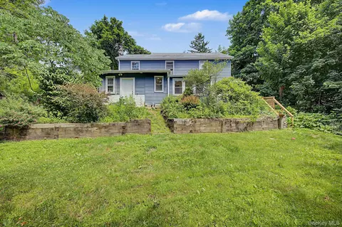 121 Putnam Dr, Kent, NY 10512