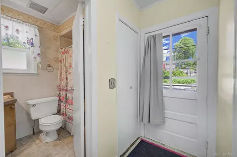Entry Way - 121 Putnam Dr, Kent, NY 10512 photo 1 of 3
