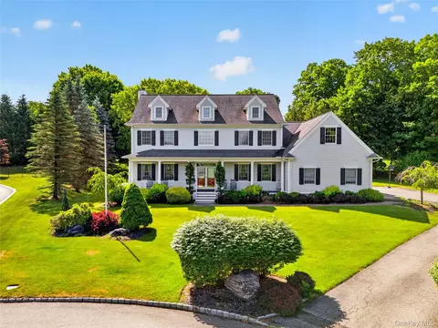 12 Meadowview Ln, Carmel, NY 10512