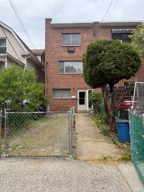 909 Burke Ave, New York, NY 10469