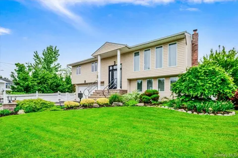 3683 Illona Ln, Oceanside, NY 11572