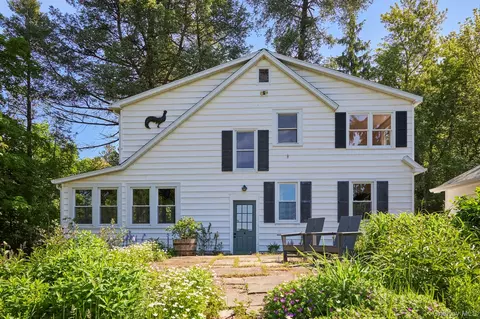 7 Blum Rd, Ghent, NY 12075