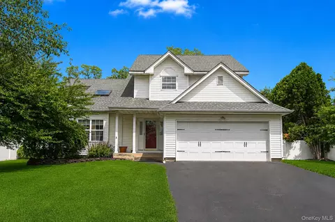 14 Long House Way, Commack, NY 11725