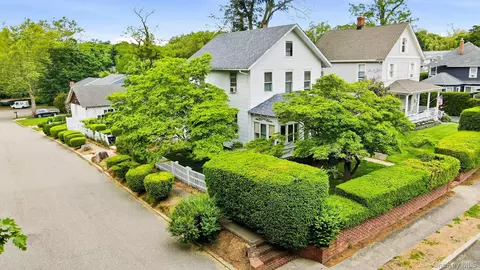 49 Clinton Ave, Huntington, NY 11743