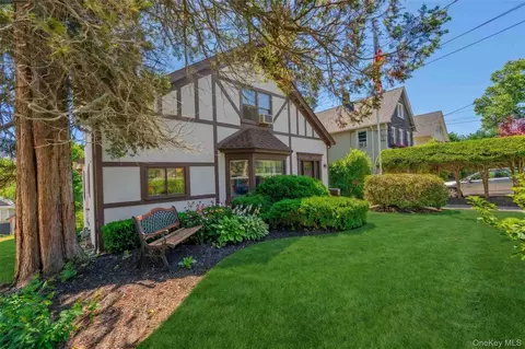 20 Hillside Ave, Huntington, NY 11743