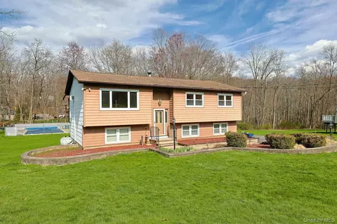 70 Bayberry Dr, Monroe, NY 10950
