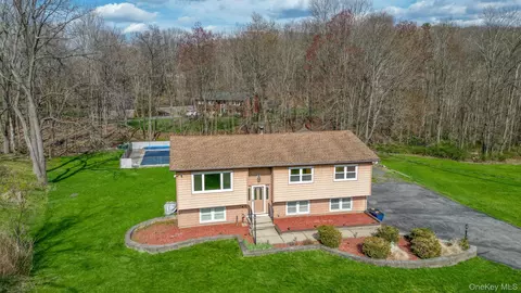 70 Bayberry Dr, Monroe, NY 10950