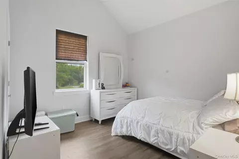 Bedroom - 201 Kingsview Hwy, Wallkill, NY 12589 photo 3 of 6