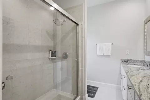 Bath - 201 Kingsview Hwy, Wallkill, NY 12589 photo 2 of 5