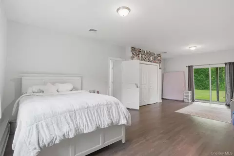 Bedroom - 201 Kingsview Hwy, Wallkill, NY 12589 photo 6 of 6