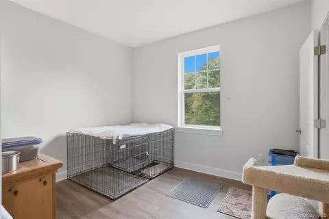 Bedroom - 201 Kingsview Hwy, Wallkill, NY 12589 photo 4 of 6
