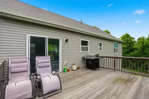 Exterior - 201 Kingsview Hwy, Wallkill, NY 12589 photo 3 of 5