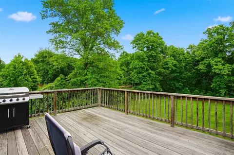 Exterior - 201 Kingsview Hwy, Wallkill, NY 12589 photo 4 of 5