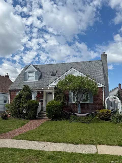 231 Dorchester Rd, Garden City, NY 11530