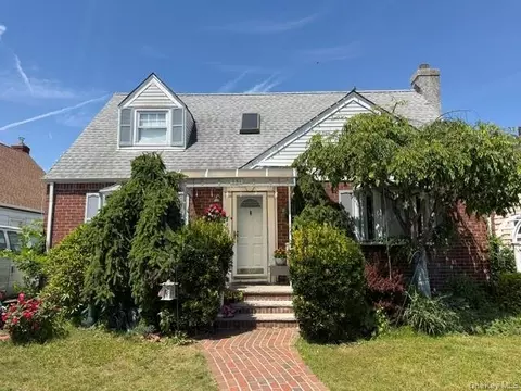 231 Dorchester Rd, Garden City, NY 11530