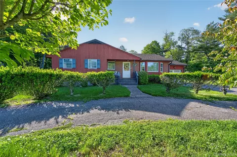 660 Washington Ave, Plainview, NY 11803