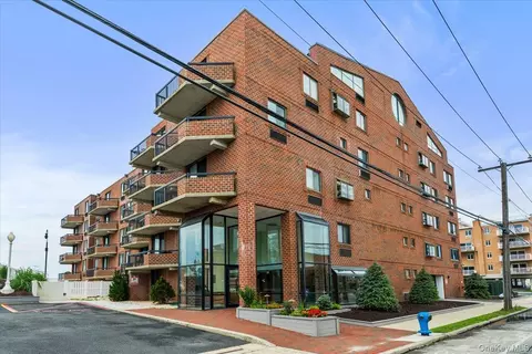 750 W Broadway #3M, Long Beach, NY 11561